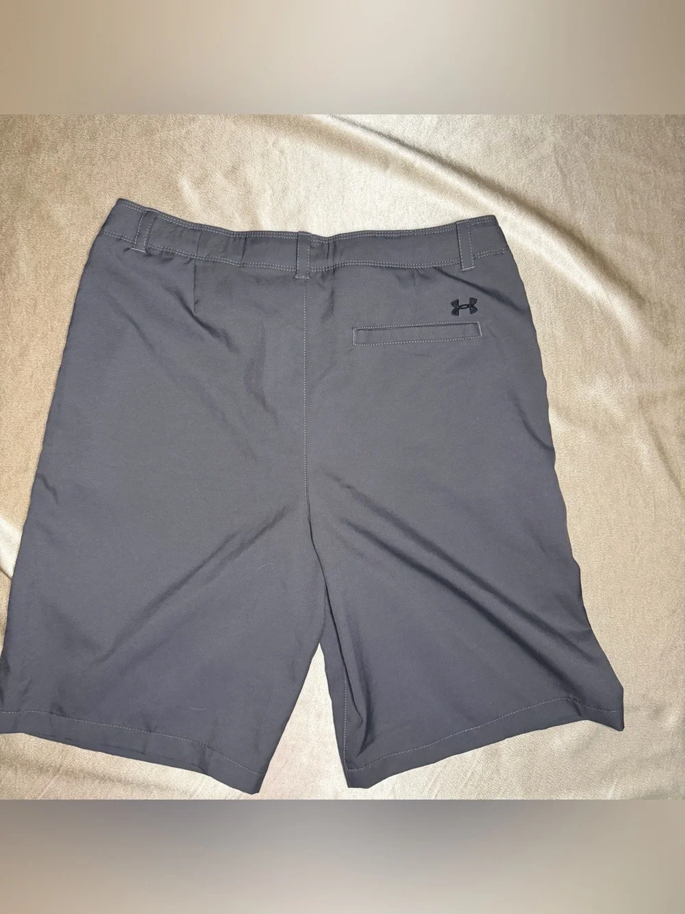 Under Armour Boys HeatGear Loose Performance Shorts Grey Youth Xl